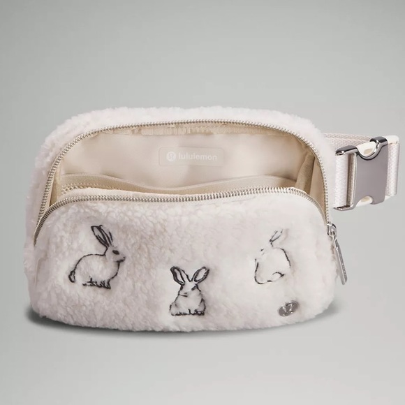 NWT Lululemon Exclusive New Year Fleece Everywhere Belt Bag - Picture 6 of 9